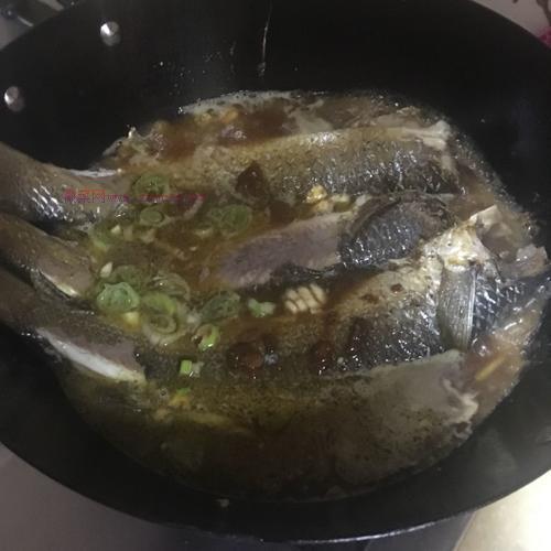 醬燜梭魚(yú)的做法