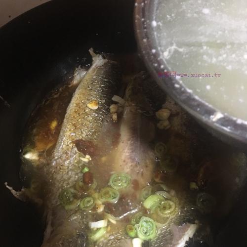 醬燜梭魚(yú)的做法