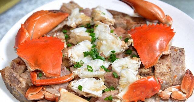 肉白膏紅的芋頭蒸紅鱘怎么做？