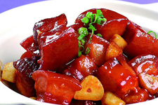 紅燒肉燉土豆的家常做法