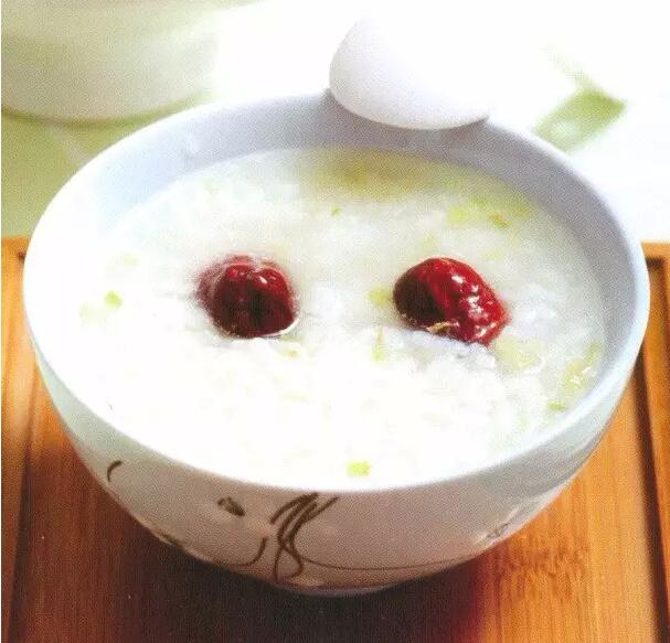 補(bǔ)脾養(yǎng)血的生姜大棗粥怎么做？