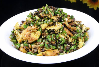 青椒炒雞蛋加點(diǎn)鹽菜更好吃，適合新手的簡(jiǎn)單美味