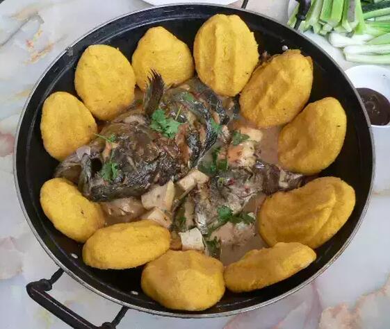 粗糧魚鮮美味魚鍋餅子怎么做？