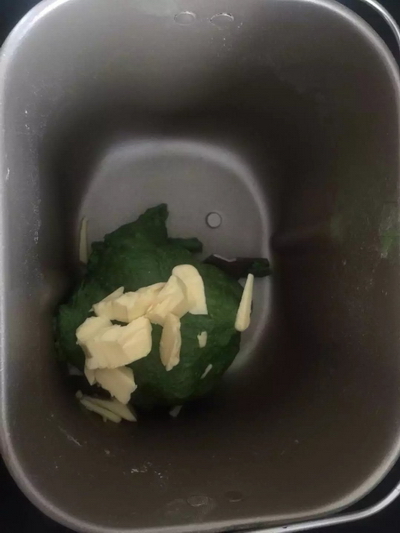 抹茶麻薯夾心軟歐面包的做法步驟2