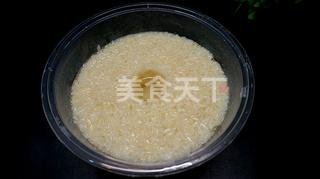 蘋果酒釀雞蛋羹養(yǎng)顏豐胸必備哦的做法步驟:2