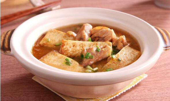 如何做咸魚雞粒豆腐煲？