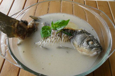 清燉鯽魚(yú)湯的做法