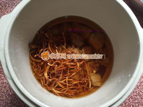 蟲(chóng)草花排骨湯的做法