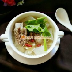 排骨蘿卜百合湯的做法