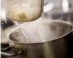 焯水用熱水還是冷水？肉類蔬菜海鮮各有講究！