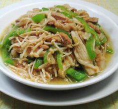 尖椒五花肉炒金針菇的家常做法 好吃又營(yíng)養(yǎng)！