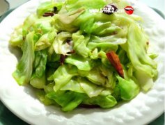 手撕包菜的做法視頻_手撕包菜怎