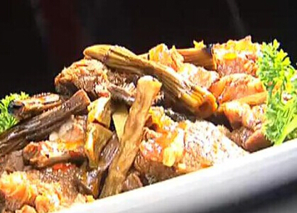 進(jìn)補(bǔ)養(yǎng)腎-黑筍燒牛腩的做法視頻