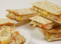 金槍魚夾心餅干的做法視頻