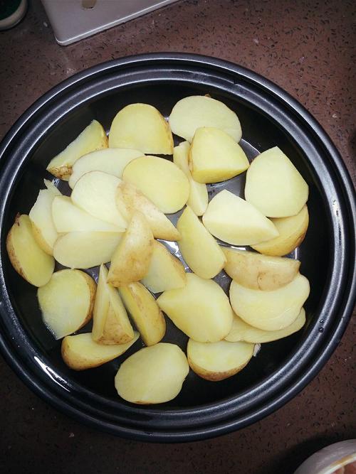 塔吉鍋版土豆?fàn)F雞腿的做法