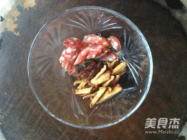 面包機(jī)香菇臘味飯的做法