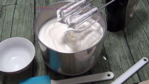 巧克力戚風(fēng)蛋糕8寸的做法