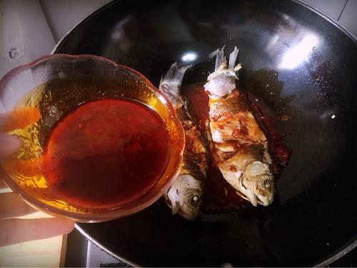 麻辣鯽魚(yú)的做法