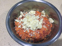 炸胡蘿卜豬肉丸的做法步驟10