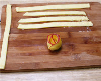 新鮮玫瑰花蘋(píng)果派的做法步驟10