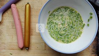 香蔥蛋包腸的做法步驟:1