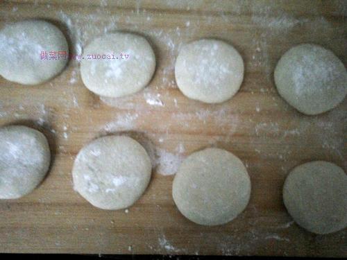 三合面發(fā)面餅的做法