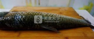 啤酒燜魚，好吃的讓你意想不到。的做法步驟：1