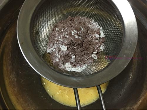 六寸可可戚風蛋糕的做法