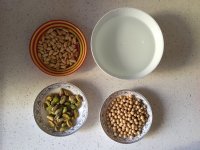 開心果松仁豆?jié){的做法步驟1