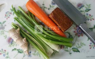 熏干芹菜的做法步驟：1