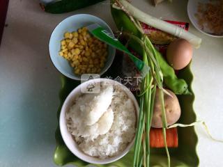 香菇土豆什錦蛋炒飯的做法步驟:2