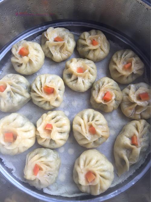 蘿卜莖葉餡南瓜皮包子的做法