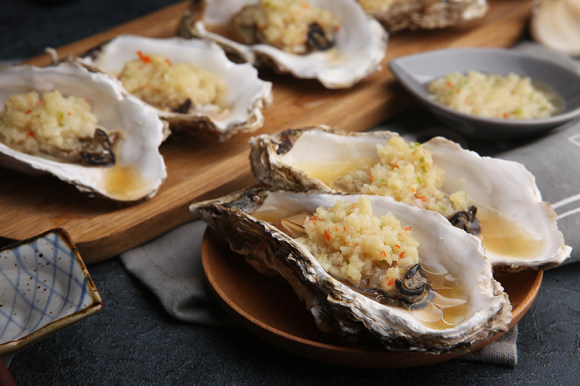 蒜泥生蠔(帶殼蒸)