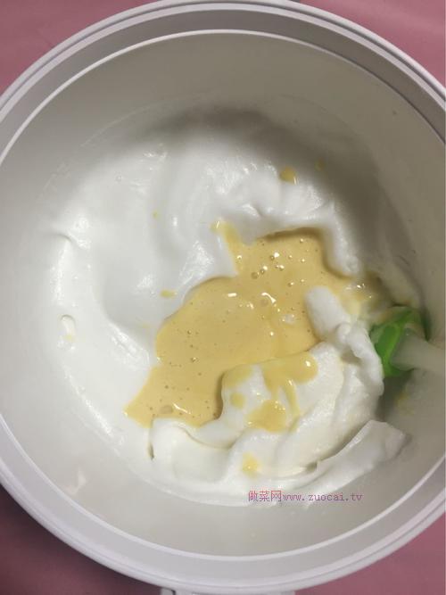 拉花戚風(fēng)蛋糕的做法