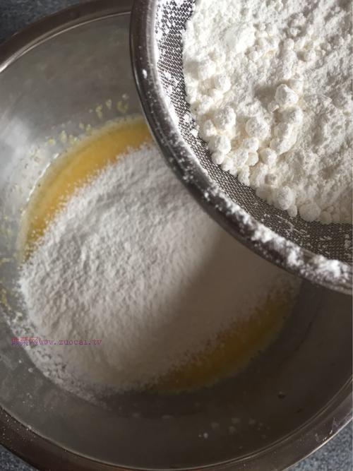 8寸戚風(fēng)蛋糕的做法