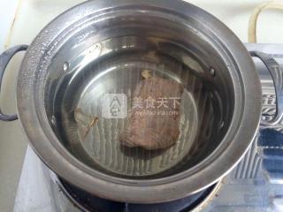 泡椒筍干回鍋肉的做法步驟：1