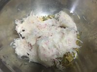 蘿卜蝦皮菜包子的做法步驟3