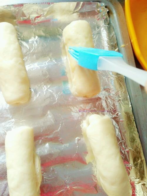 蔥香烤腸面包的做法