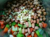 芹菜拌花生米的做法步驟7