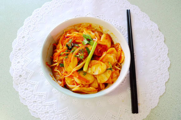 泡菜洋蔥紅蘿卜炒韓國(guó)年糕