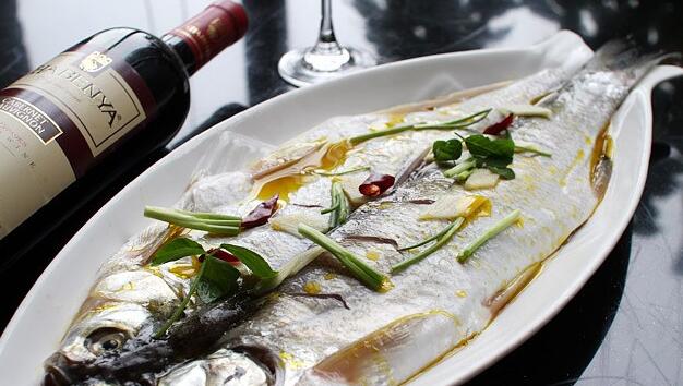 魚肉軟嫩的清蒸白魚怎么做？