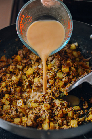 優(yōu)康牛肉 | 異國風(fēng)情的咖喱豌豆牛肉飯的做法步驟：5