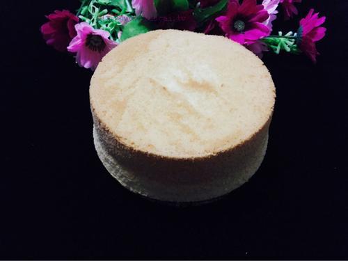 六寸酸奶戚風(fēng)蛋糕的做法