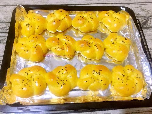 中種南瓜花環(huán)面包的做法