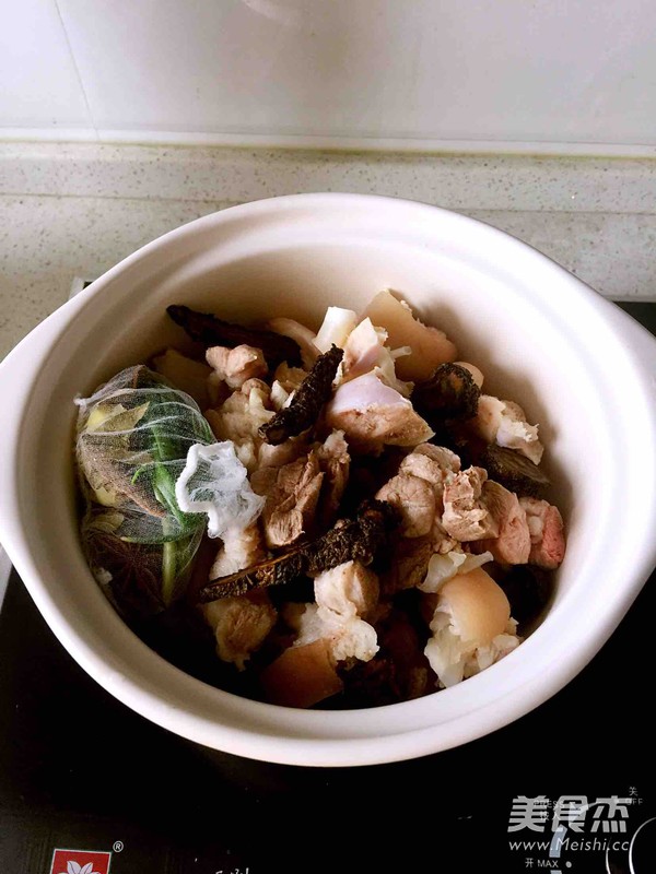 生地燉豬蹄的做法