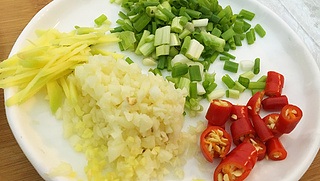 入口清甜、鮮嫩多汁--絲瓜釀肉的做法步驟：2