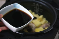 香菇土豆?fàn)F雞的做法步驟7