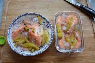 冰鎮(zhèn)酸辣蝦的做法步驟：6