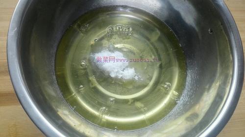 八寸巧克力戚風(fēng)蛋糕的做法