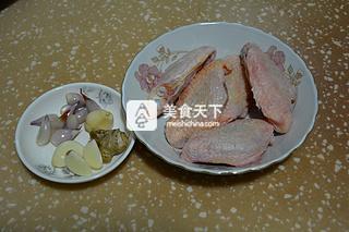 油燜雞翅的做法步驟:1